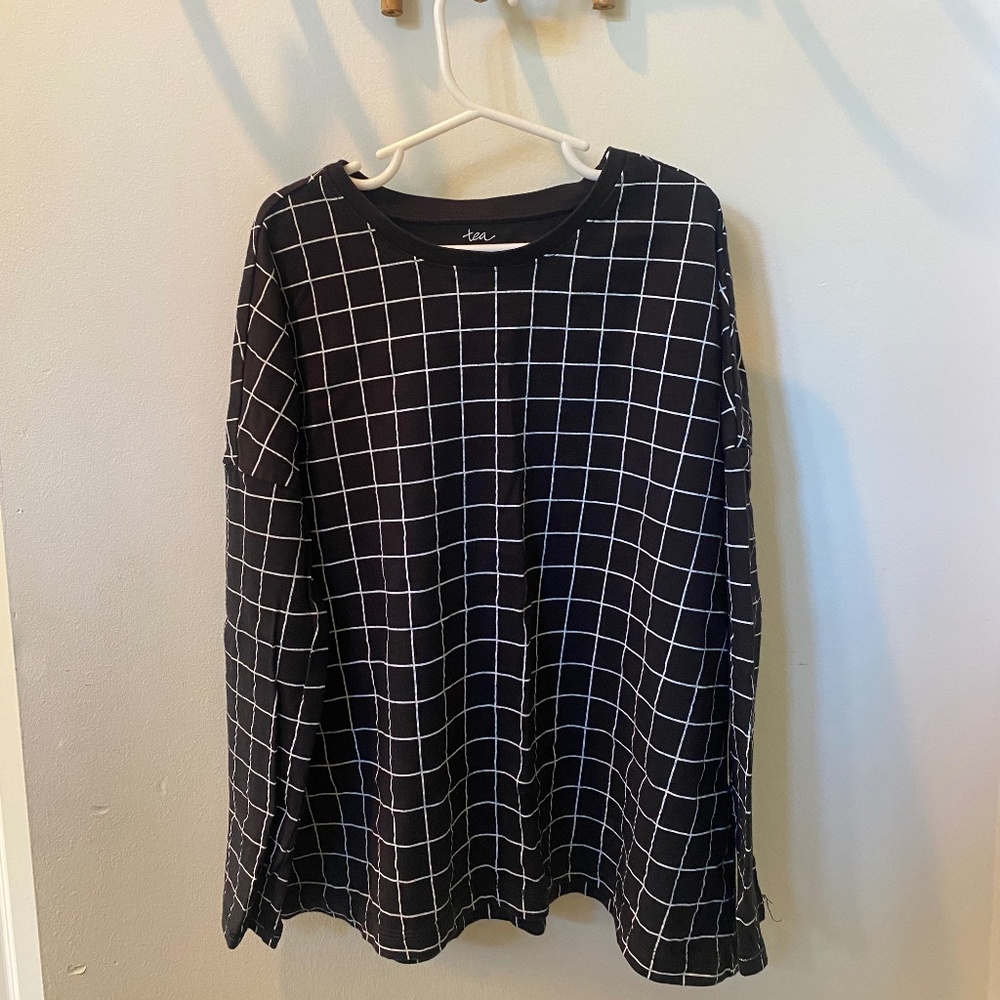Girls Tea Collection long sleeve Black and White windowpane tee, size 10